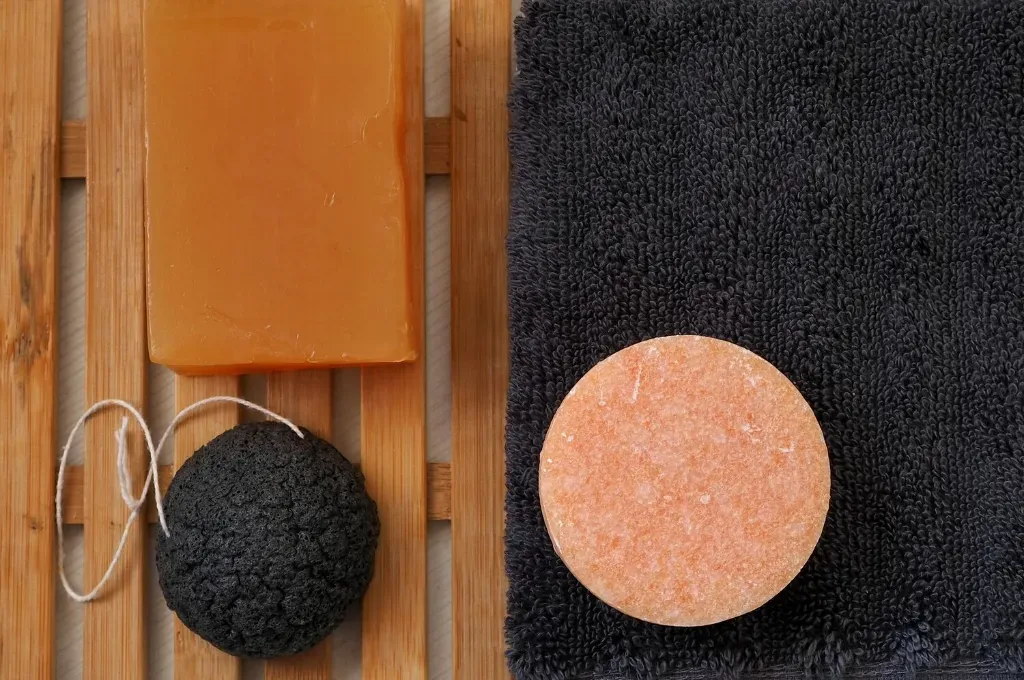 Naturalne mydła i akcesoria do pielęgnacji skóry w domu